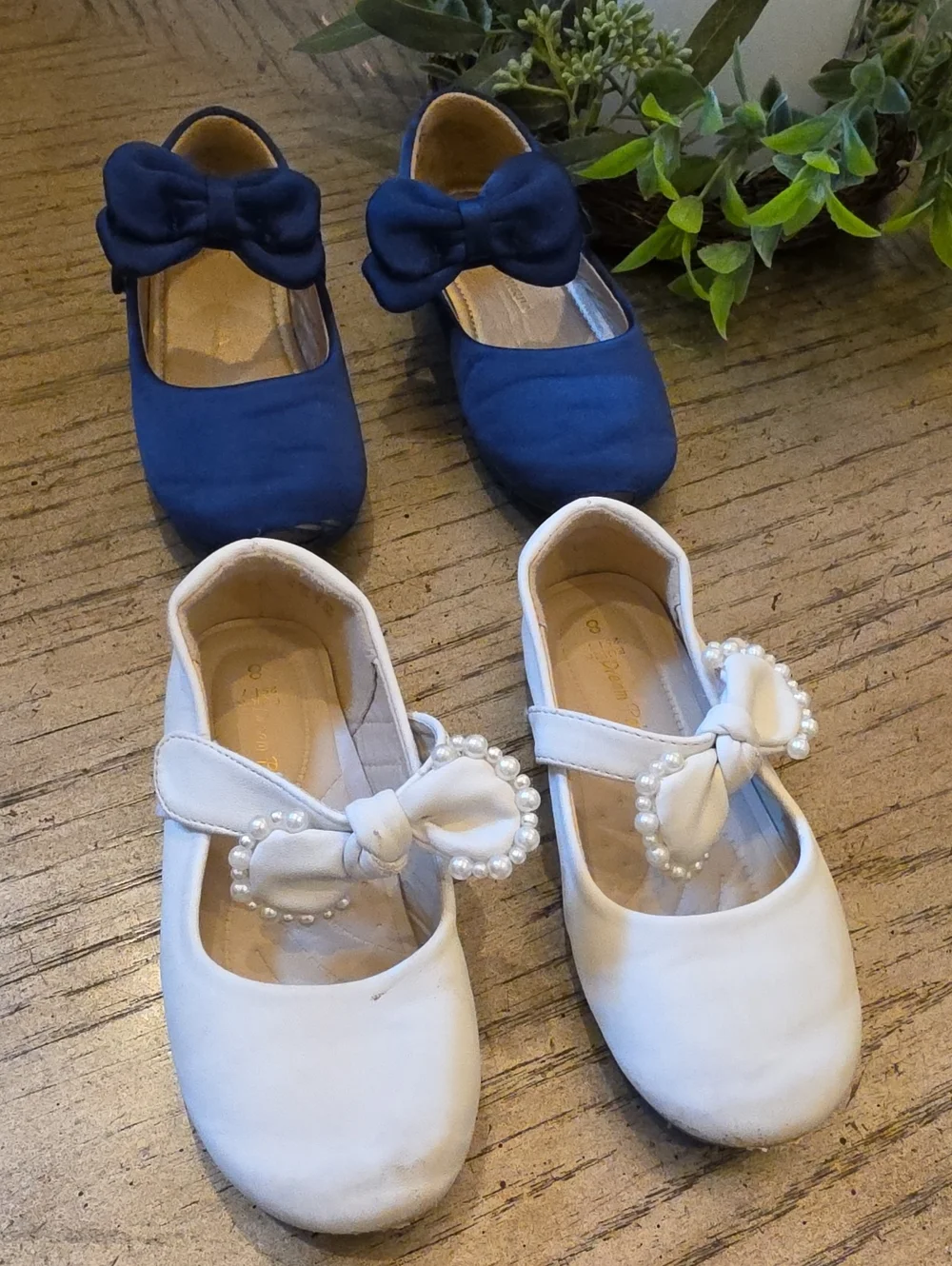 Kids Bow Mary Jane Shoes in Navy and White Size 10